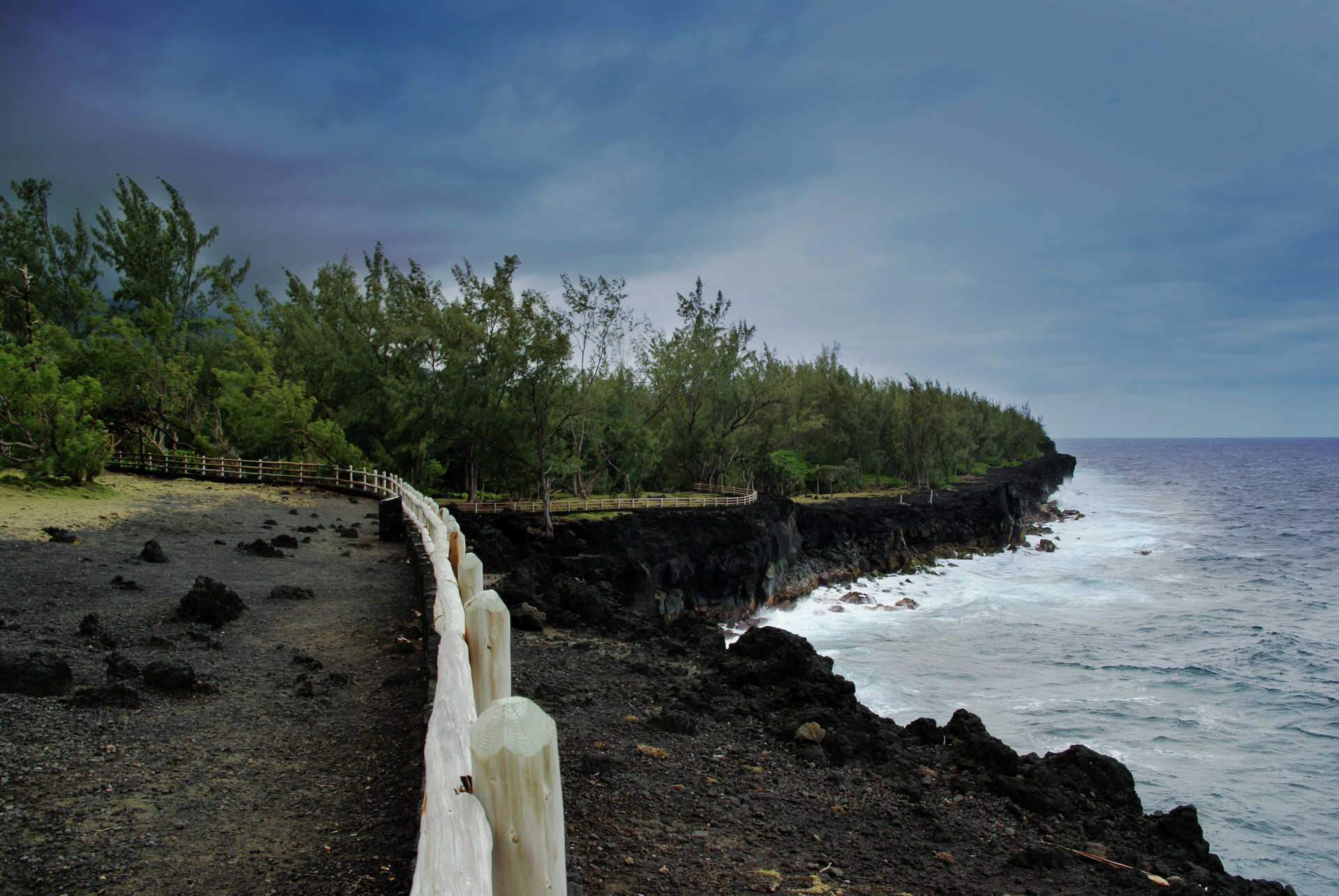 Sentier littoral à La Réunion, futur lieu de ressourcement CASA KURA